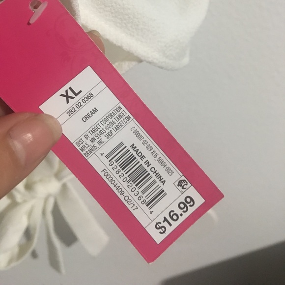 Of white blouse - Picture 2 of 2